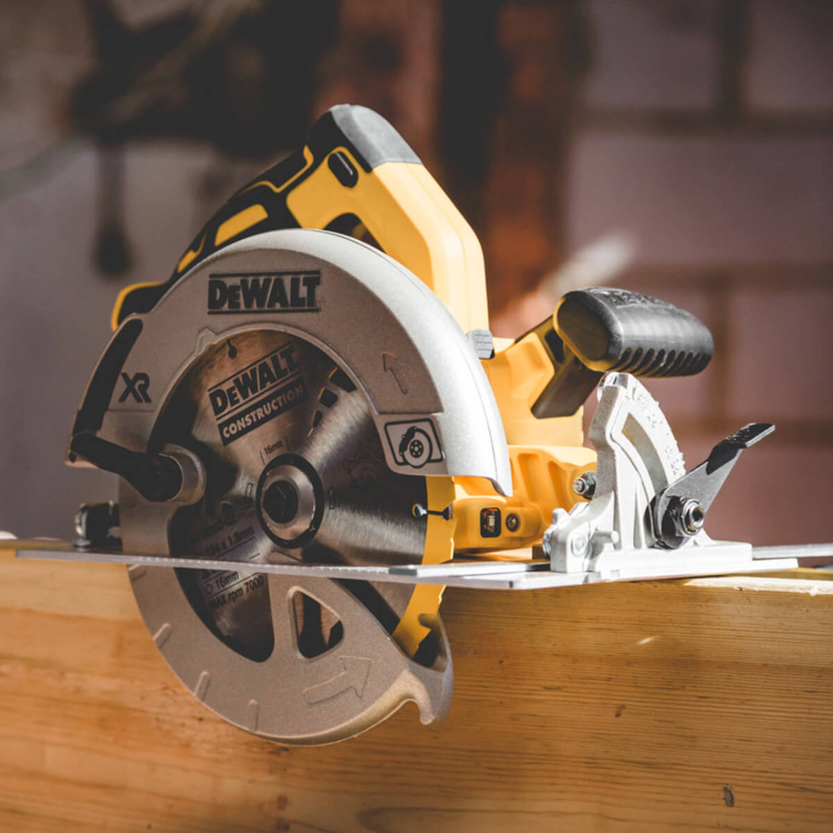 DeWalt DCS570N 18 V XR Circular Saw Body Only angle
view